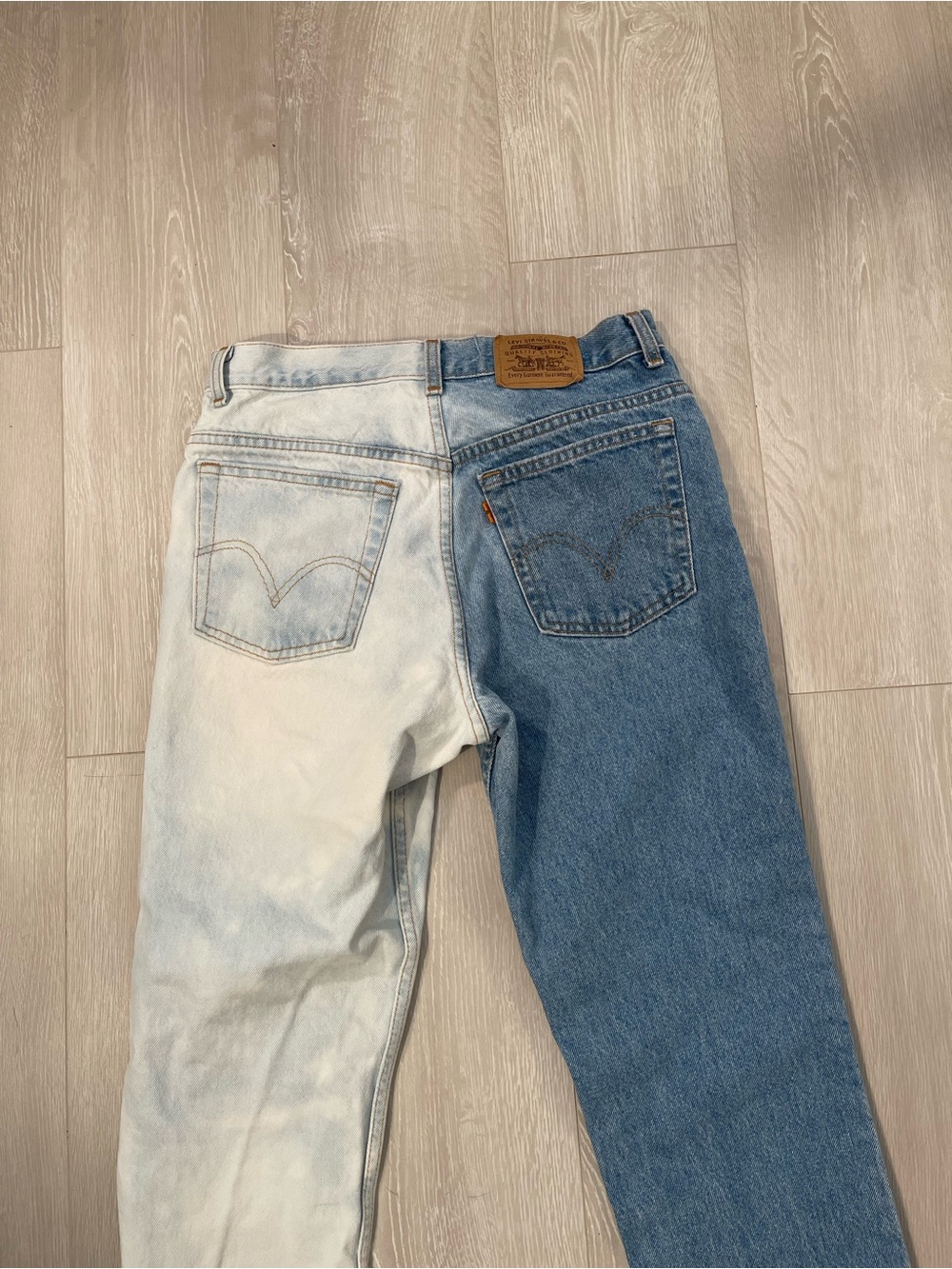 Vintage Levi’s Orange Tab Two-Tone Blue & White Women’s Jeans size 28 fit - Picture 14 of 14